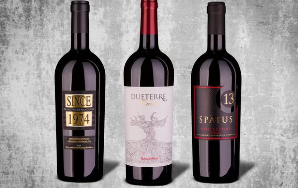 Produktaufnahmen von drei Weinflaschen italienischer Rotweine