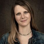 Michaela Röhler von feschart print- und webdesign, berichtet über ihre positiven Erfahrungen mit dem Fotostudio Produktfotoshootings.de.  Das Studio für professionelle Produktfotografie