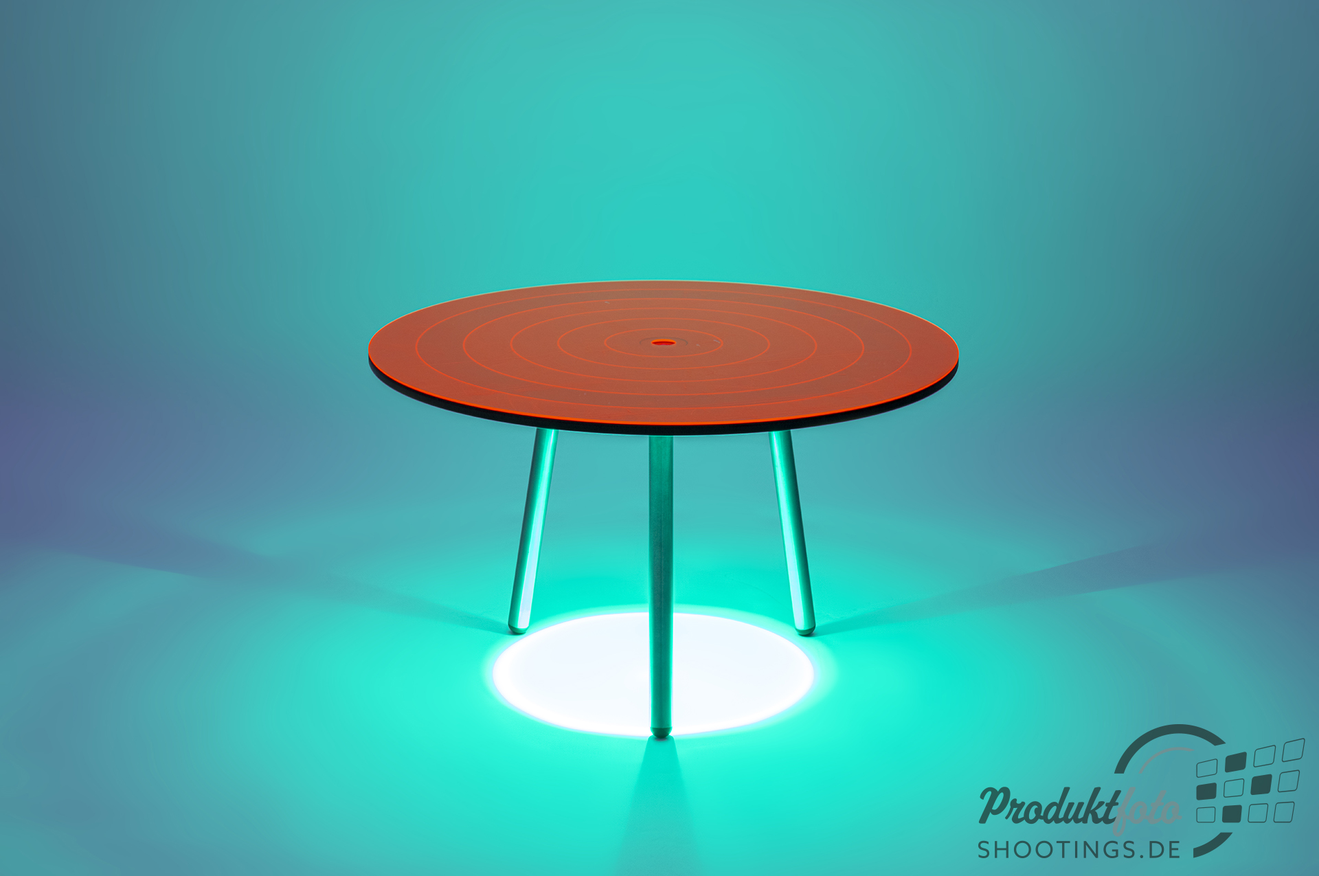 Produktaufnahme eines LED Eventtable der Marke ApeLabs mit orangener LightDisc